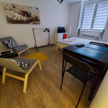 Lotta Apartment Βελιγράδι Δωμάτιο φωτογραφία